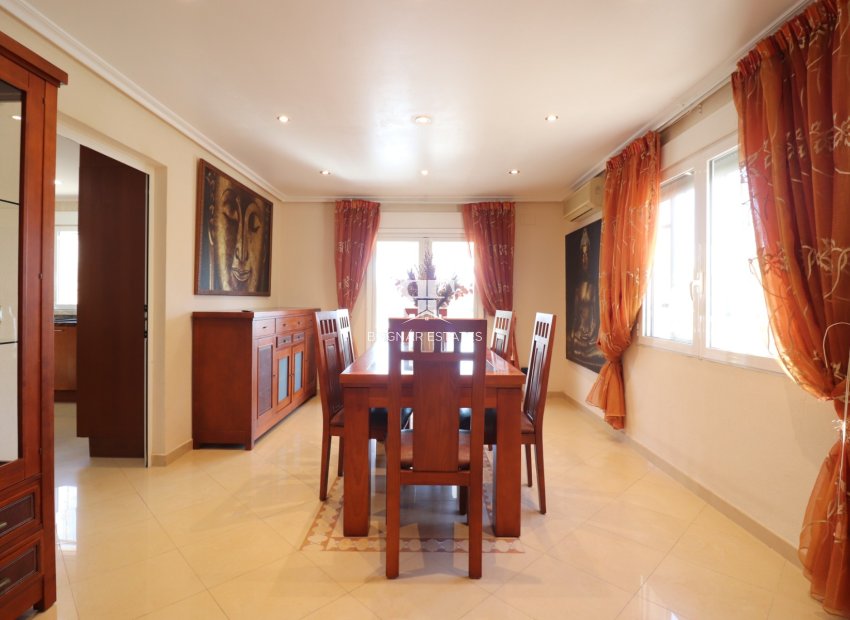 Resale - Villa -
La Marina - La Escuera