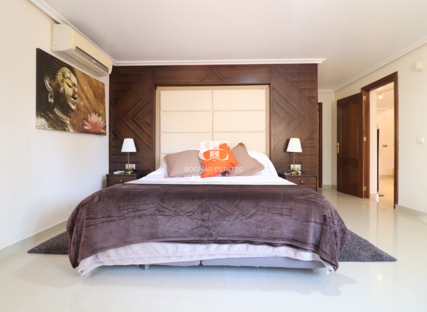 Resale - Villa -
La Marina - La Escuera