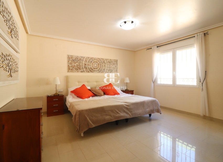 Resale - Villa -
La Marina - La Escuera