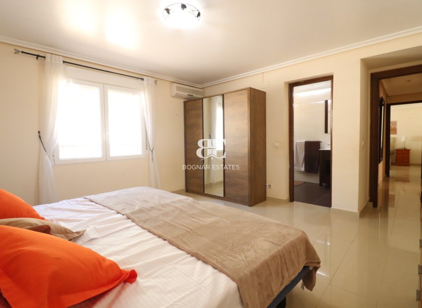 Resale - Villa -
La Marina - La Escuera