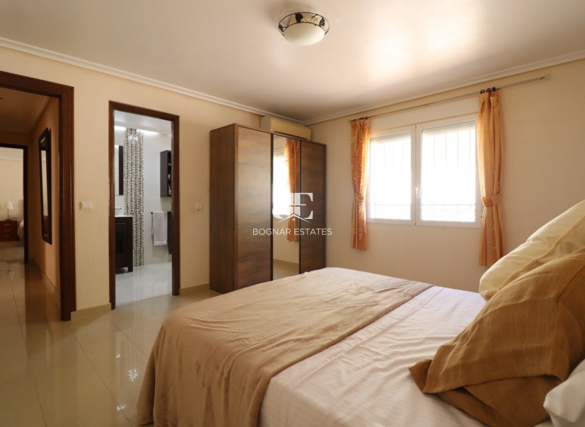 Resale - Villa -
La Marina - La Escuera