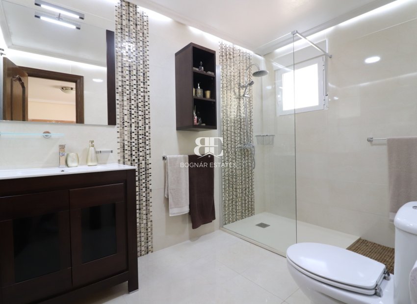 Resale - Villa -
La Marina - La Escuera