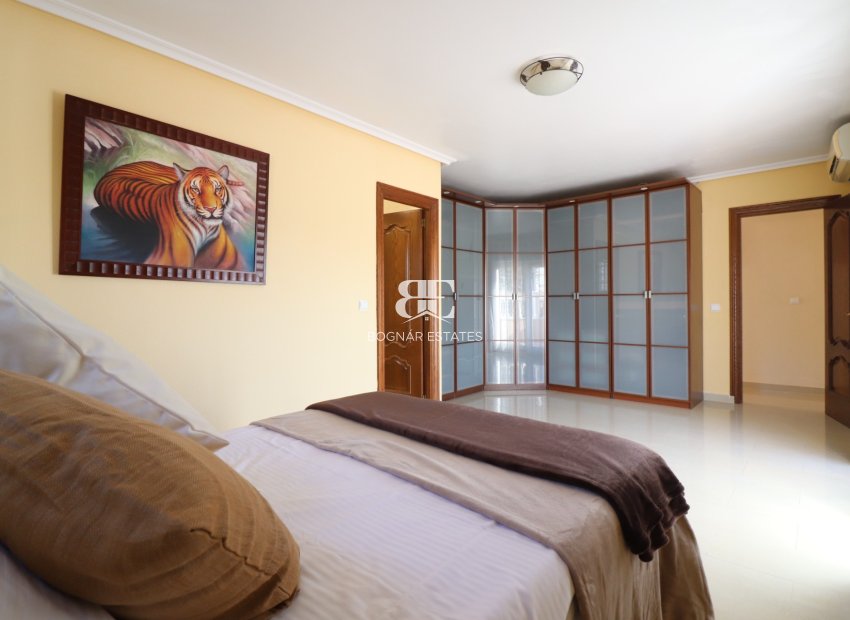 Resale - Villa -
La Marina - La Escuera