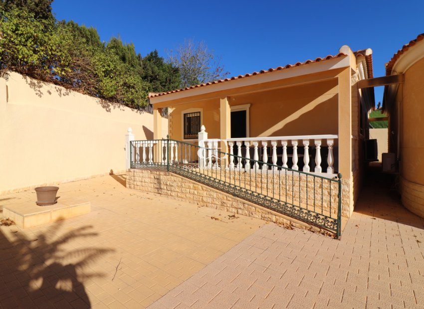 Resale - Villa -
La Marina - La Escuera