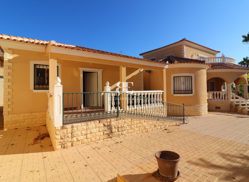 Resale - Villa -
La Marina - La Escuera