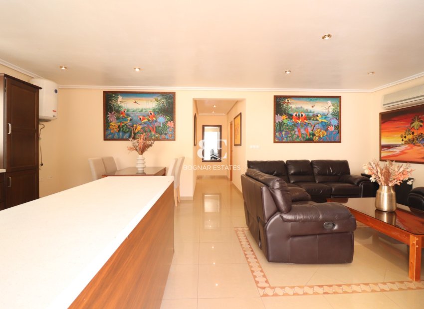 Resale - Villa -
La Marina - La Escuera