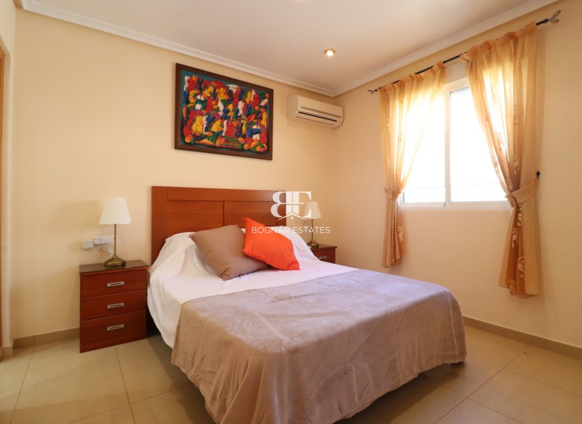 Resale - Villa -
La Marina - La Escuera