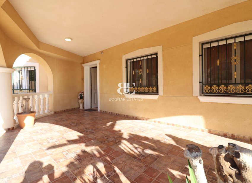 Resale - Villa -
La Marina - La Escuera