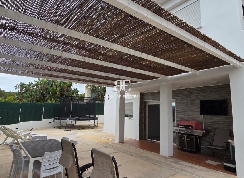 Resale - Villa -
La Nucía - Convent De Les Montjes
