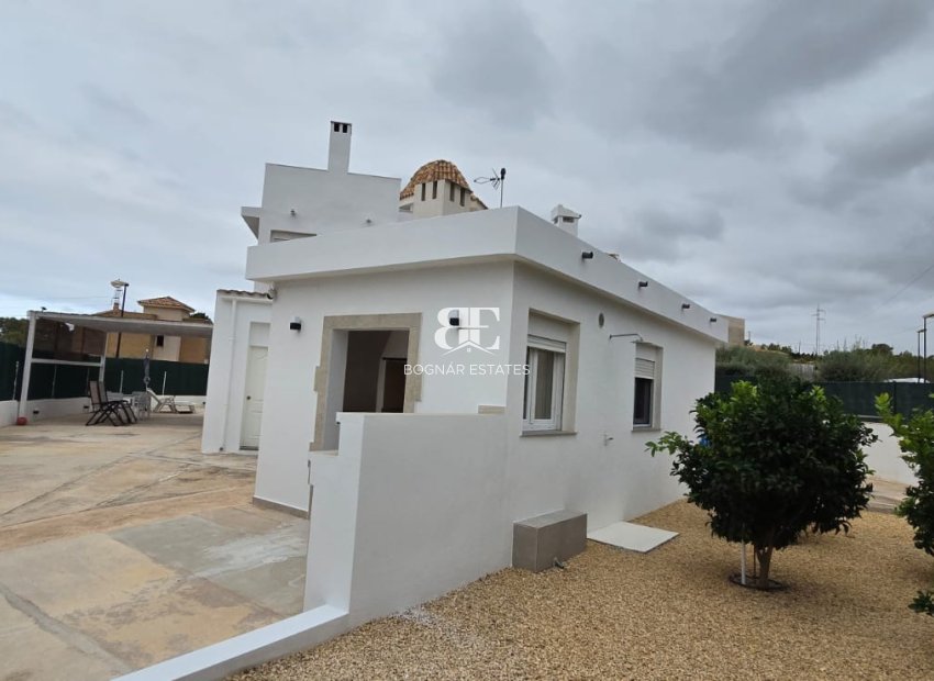 Resale - Villa -
La Nucía - Convent De Les Montjes