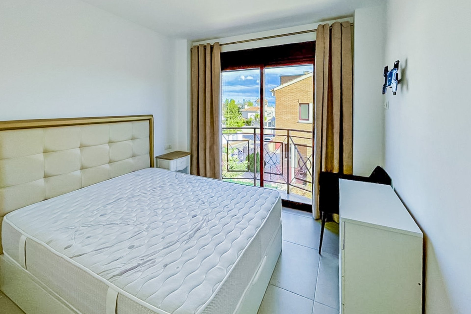 Resale - Villa -
La Nucía - Montebello