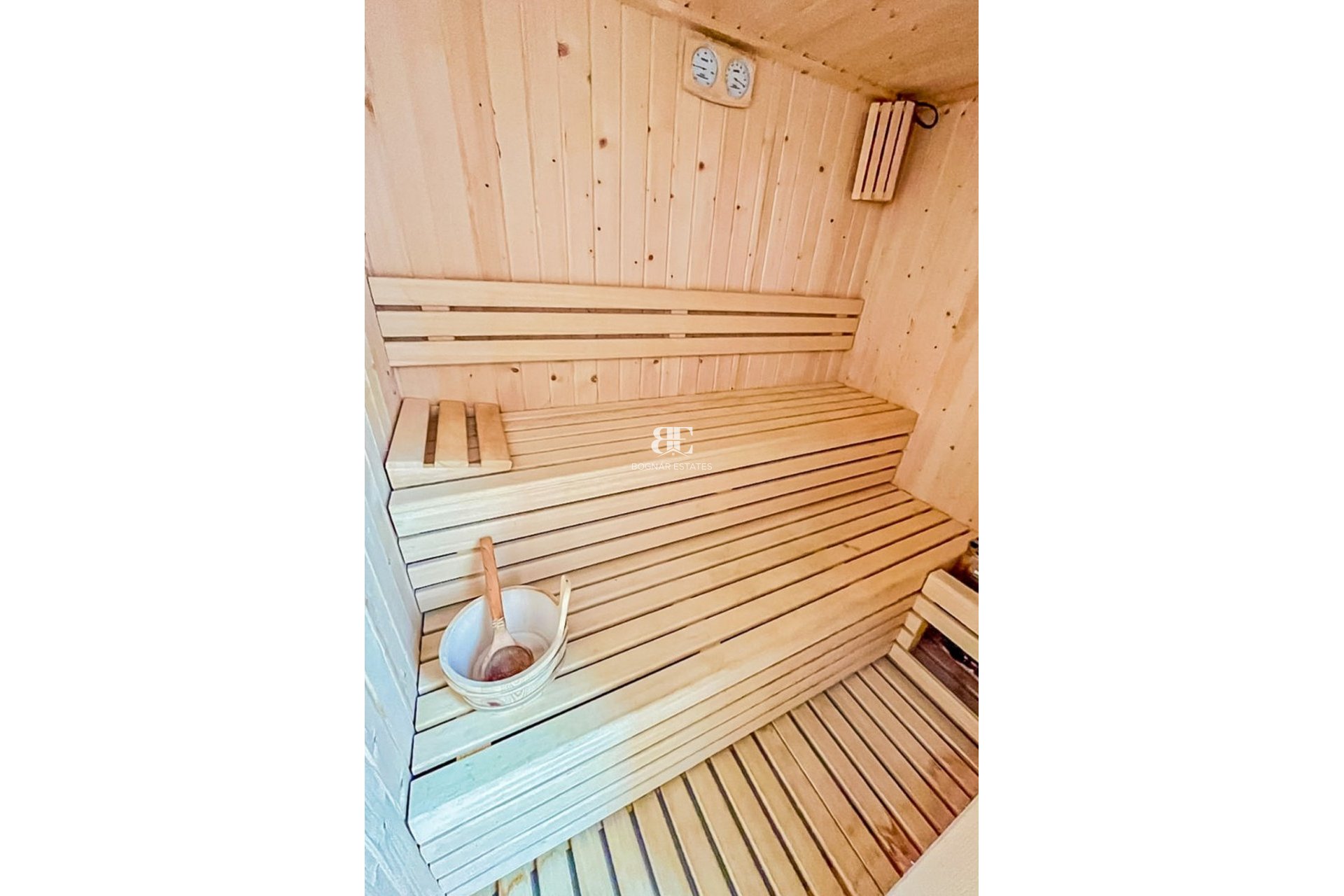 Resale - Villa -
La Nucía - Montebello