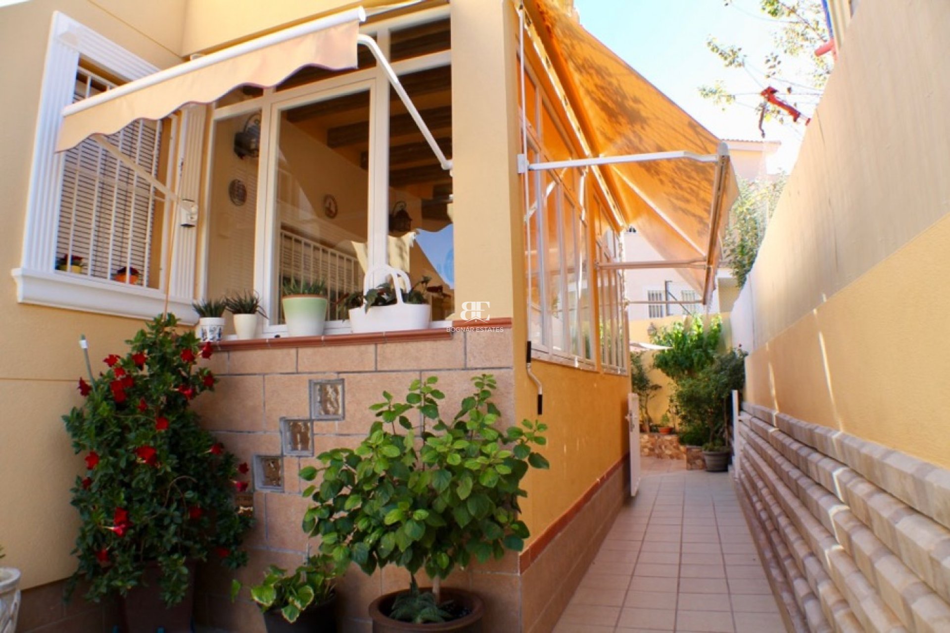 Resale - Villa -
La Nucía - Urbanisations