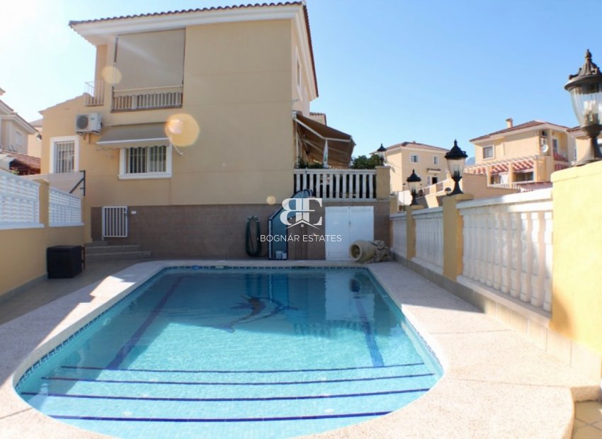 Resale - Villa -
La Nucía - Urbanizaciones