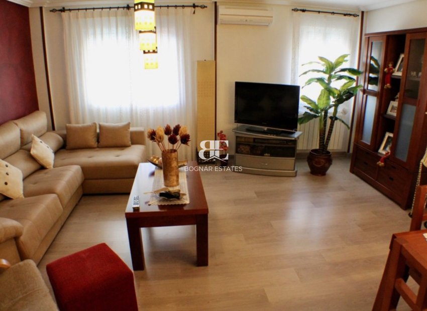 Resale - Villa -
La Nucía - Urbanizaciones