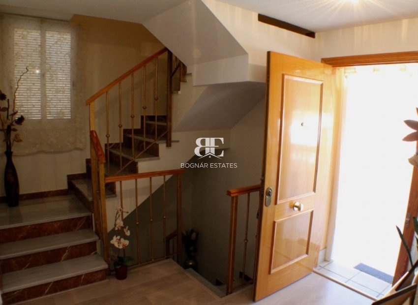 Resale - Villa -
La Nucía - Urbanizaciones