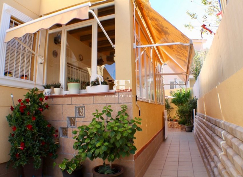 Resale - Villa -
La Nucía - Urbanizaciones