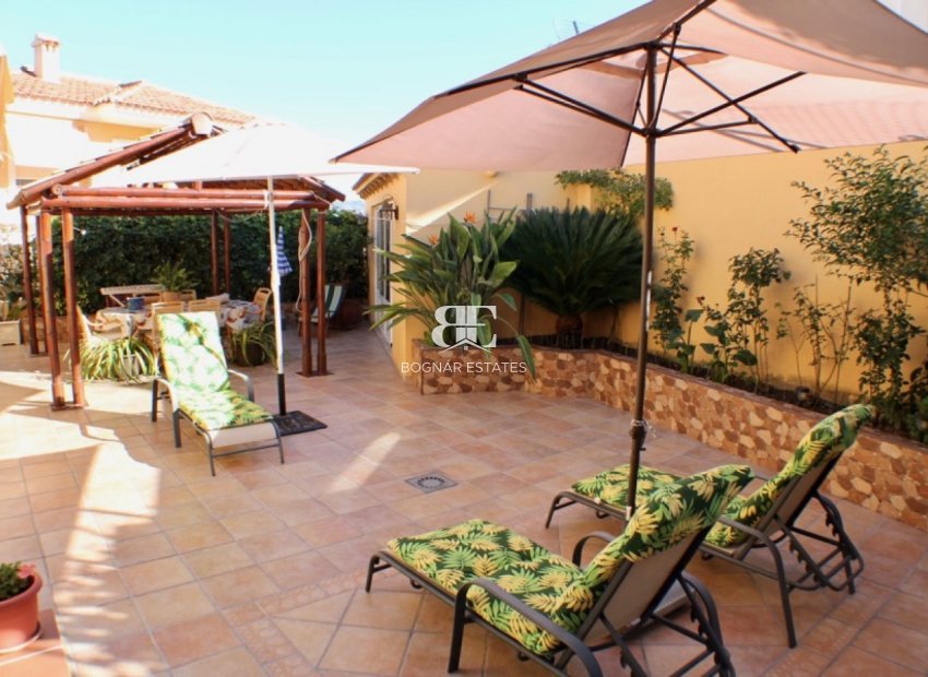 Resale - Villa -
La Nucía - Urbanizaciones