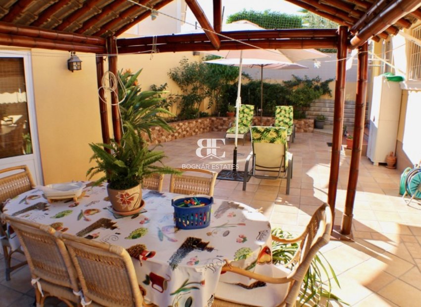 Resale - Villa -
La Nucía - Urbanizaciones
