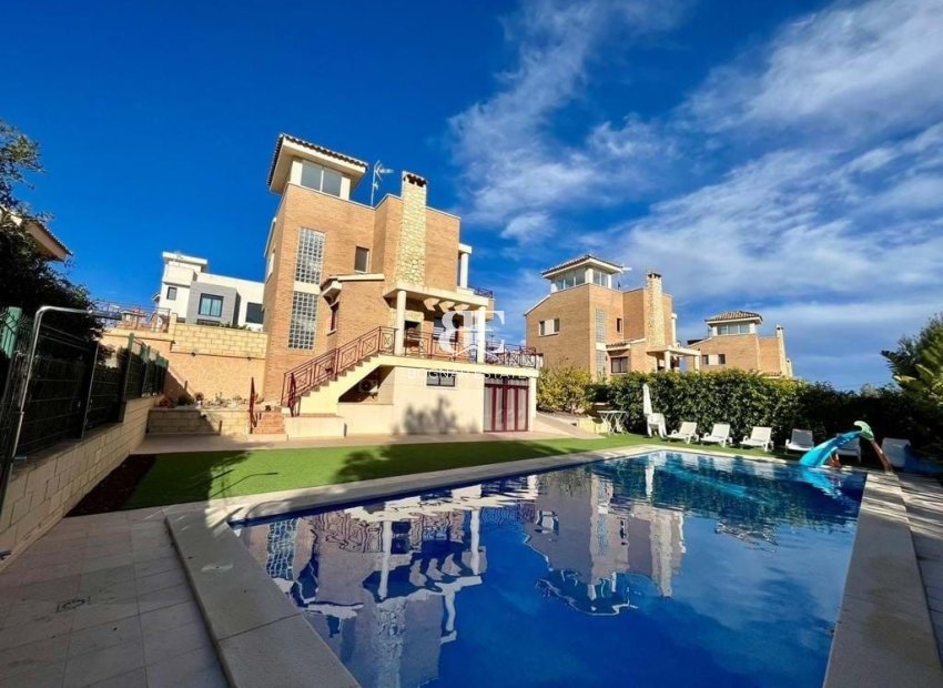 Resale - Villa -
La Nucía