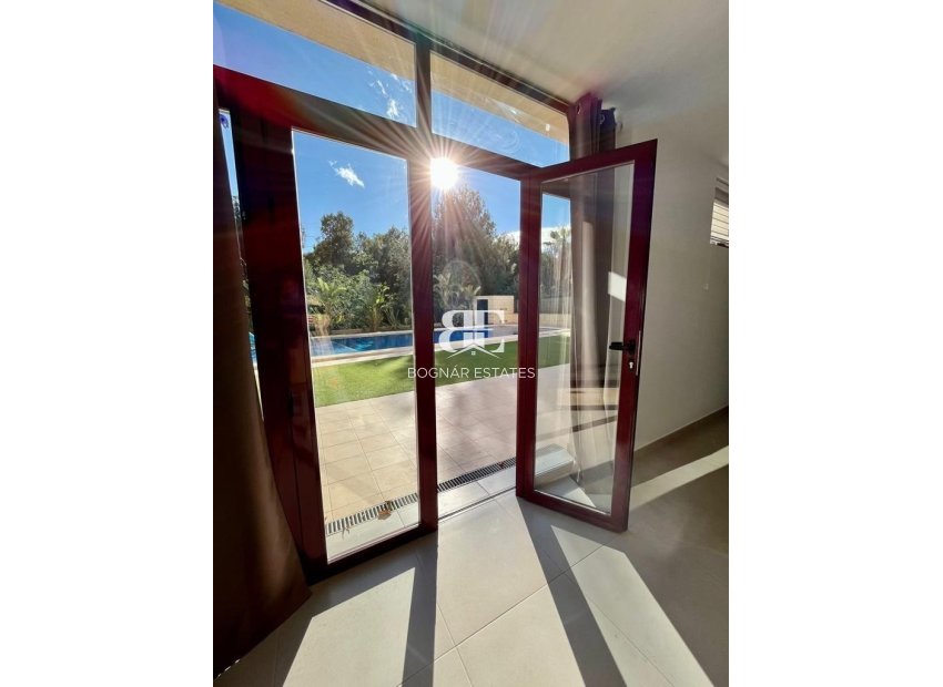 Resale - Villa -
La Nucía