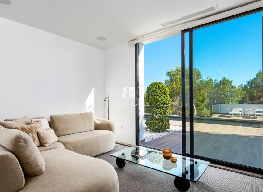 Resale - Villa -
Las Colinas Golf Resort - Las Colinas golf
