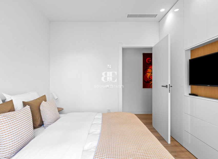 Resale - Villa -
Las Colinas Golf Resort - Las Colinas golf
