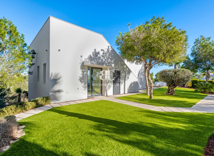 Resale - Villa -
Las Colinas Golf Resort - Las Colinas golf