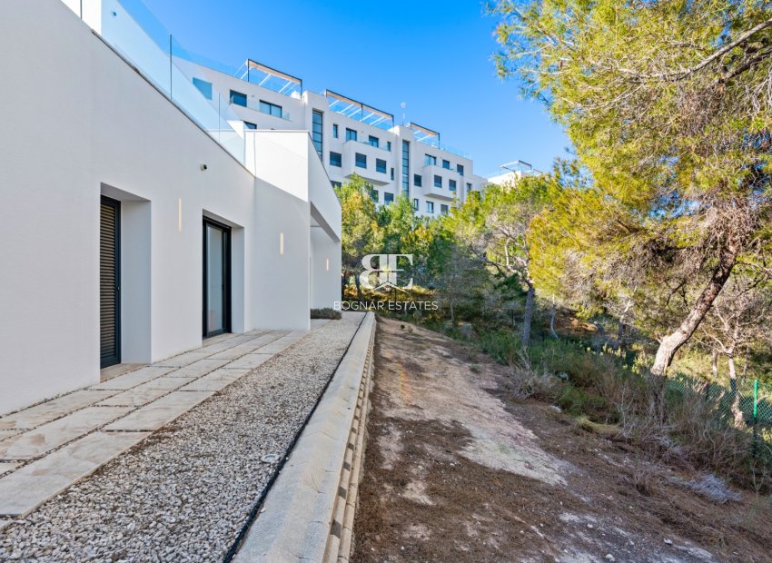 Resale - Villa -
Las Colinas Golf Resort - Las Colinas golf