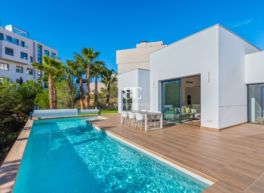 Resale - Villa -
Las Colinas Golf Resort - Las Colinas golf