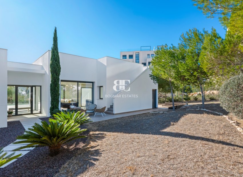 Resale - Villa -
Las Colinas Golf Resort - Las Colinas golf