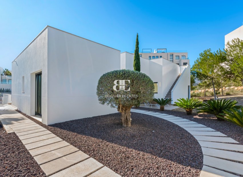 Resale - Villa -
Las Colinas Golf Resort - Las Colinas golf