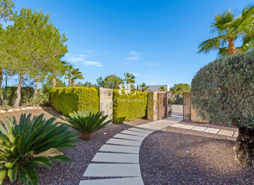 Resale - Villa -
Las Colinas Golf Resort - Las Colinas golf