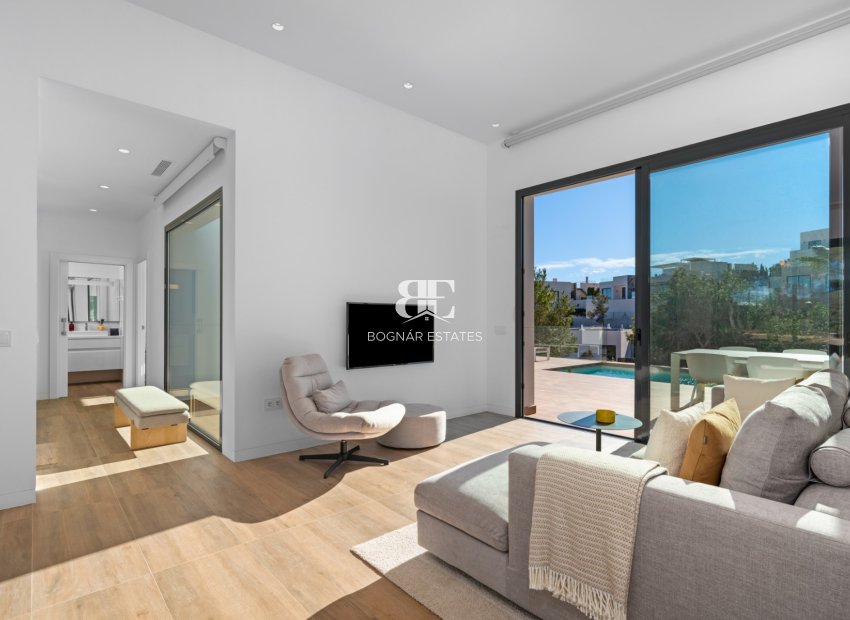 Resale - Villa -
Las Colinas Golf Resort - Las Colinas golf