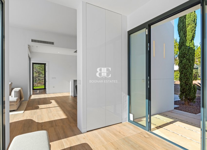 Resale - Villa -
Las Colinas Golf Resort - Las Colinas golf
