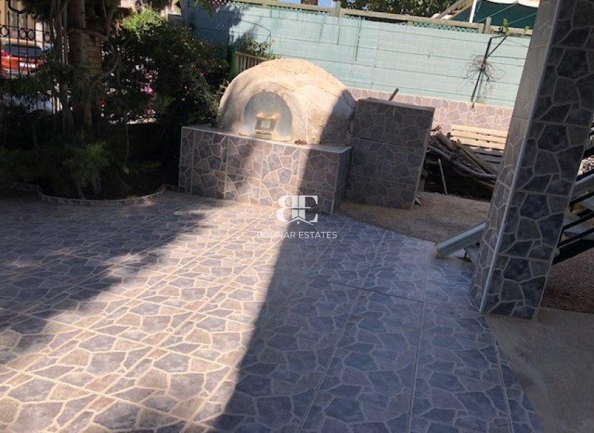 Resale - Villa -
Los Alcazares