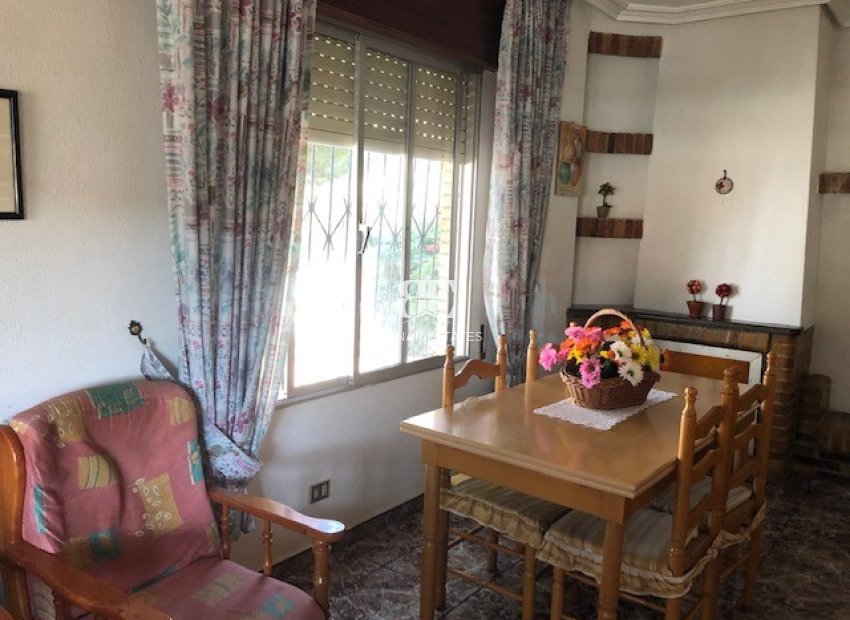 Resale - Villa -
Los Alcazares