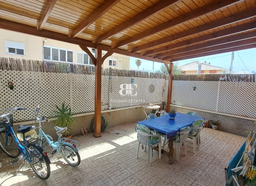 Resale - Villa -
Los Alcazares