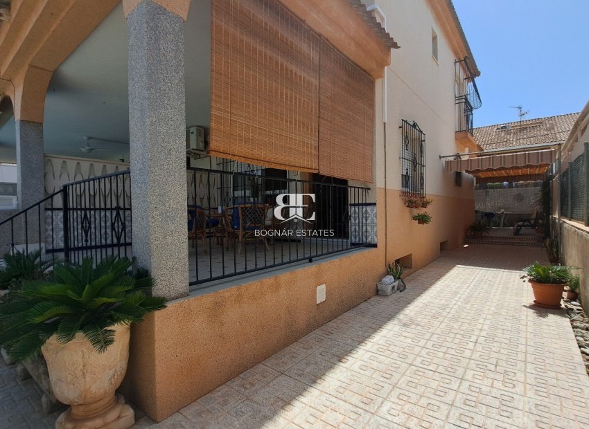 Resale - Villa -
Los Alcazares