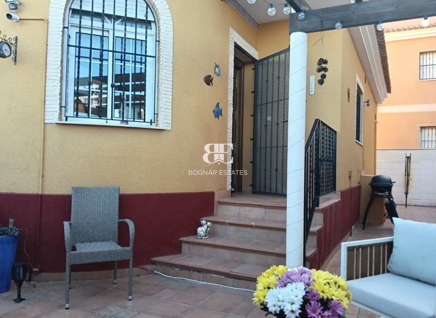 Resale - Villa -
Los Montesinos - La Herrada