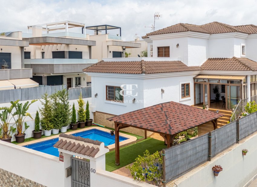 Resale - Villa -
Los Montesinos - La Herrada