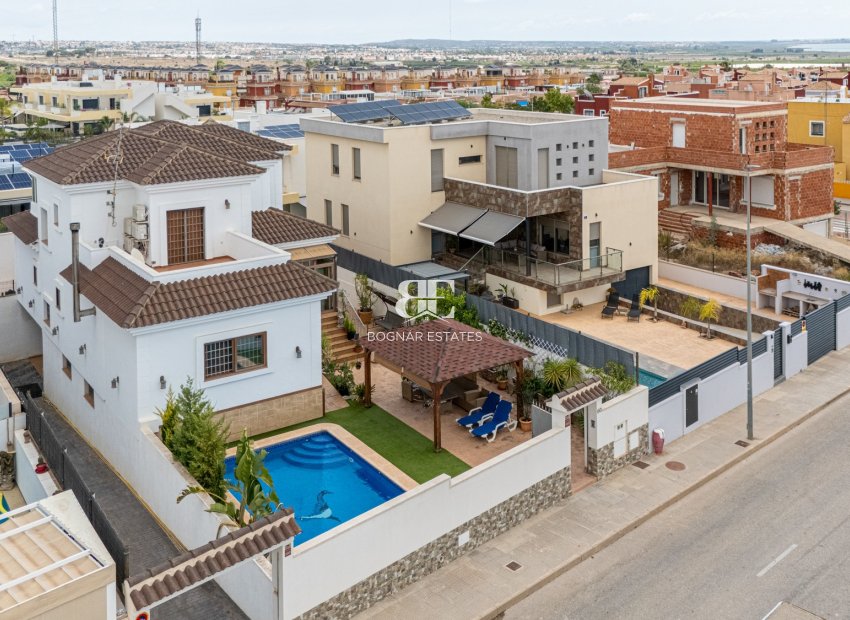 Resale - Villa -
Los Montesinos - La Herrada