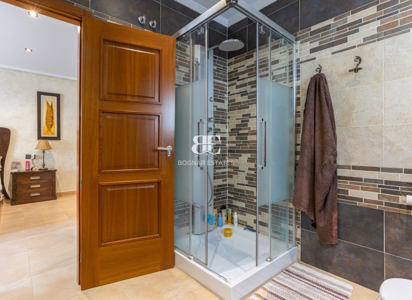 Resale - Villa -
Los Montesinos - La Herrada