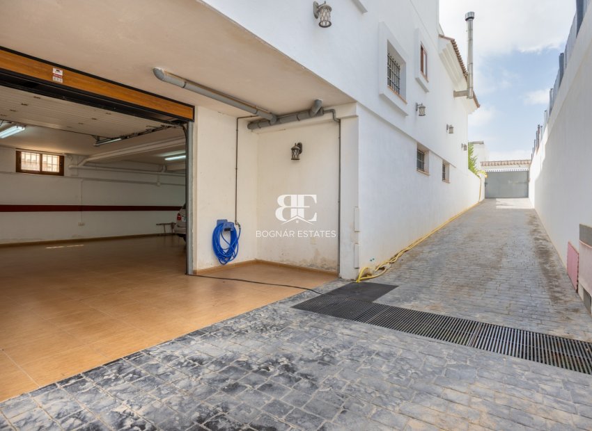 Resale - Villa -
Los Montesinos - La Herrada