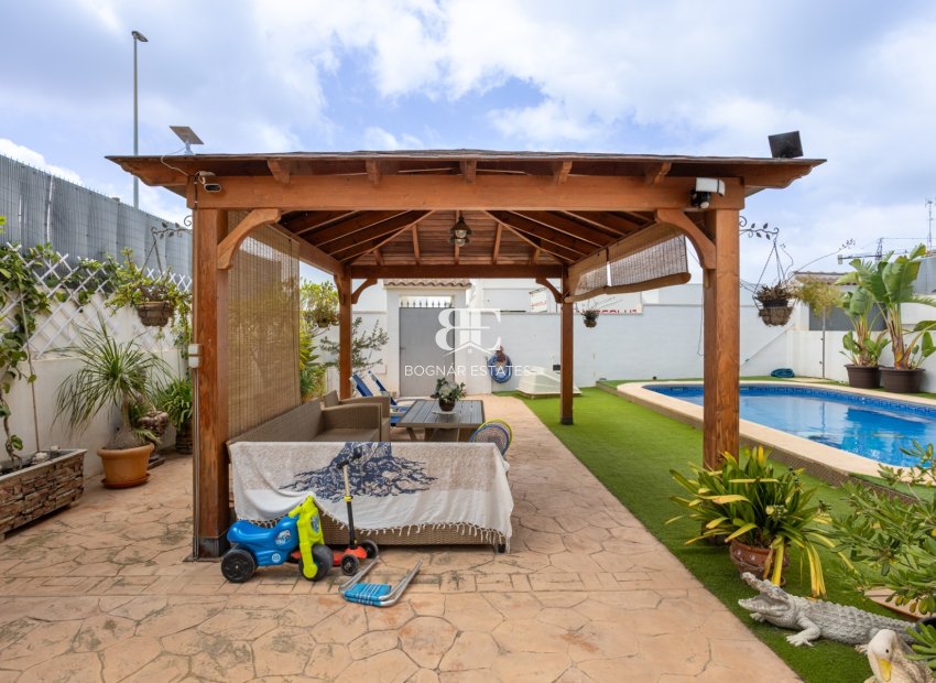 Resale - Villa -
Los Montesinos - La Herrada