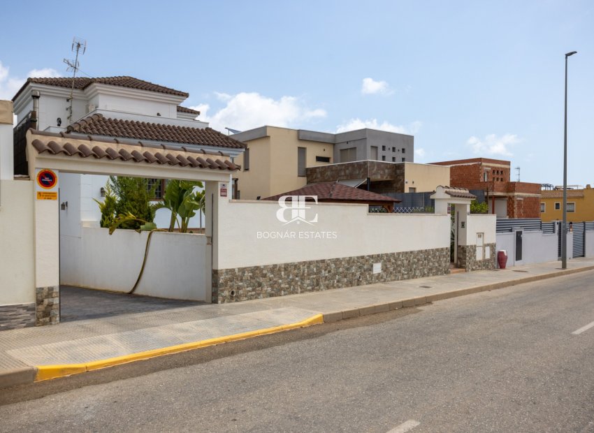 Resale - Villa -
Los Montesinos - La Herrada