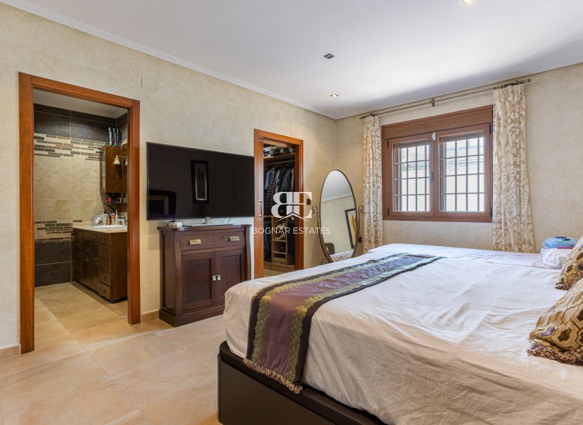 Resale - Villa -
Los Montesinos - La Herrada
