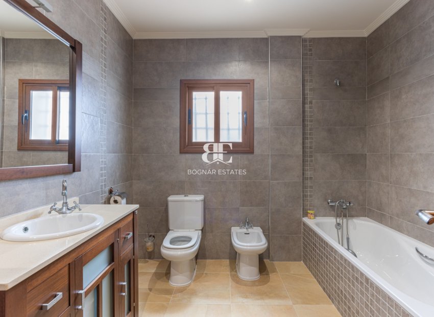 Resale - Villa -
Los Montesinos - La Herrada