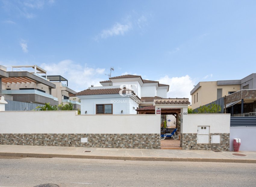 Resale - Villa -
Los Montesinos - La Herrada