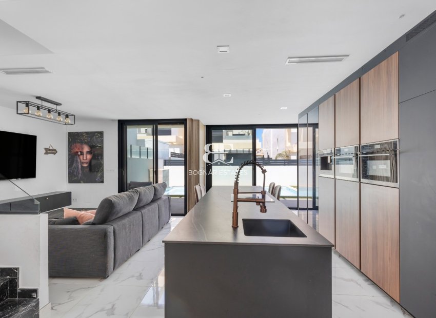 Resale - Villa -
Los Montesinos - La Herrada